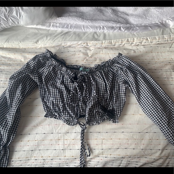 Tops - Checkered Long Sleeve crop top